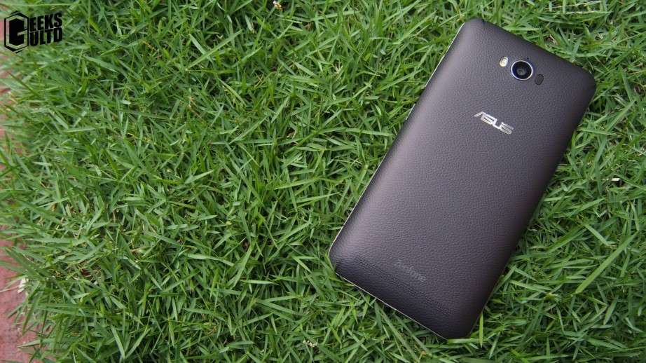 Towards the back you'll find the camera, flash, ASUS logo and the speakers at the bottom. In my opinions even though its not leather the phone sure looks great!