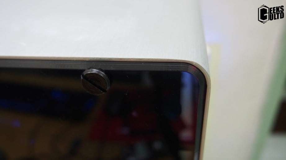 As you can seem here, there's absolutely no room for intake air since the Window seales the area between the aluminum case and the side panels.