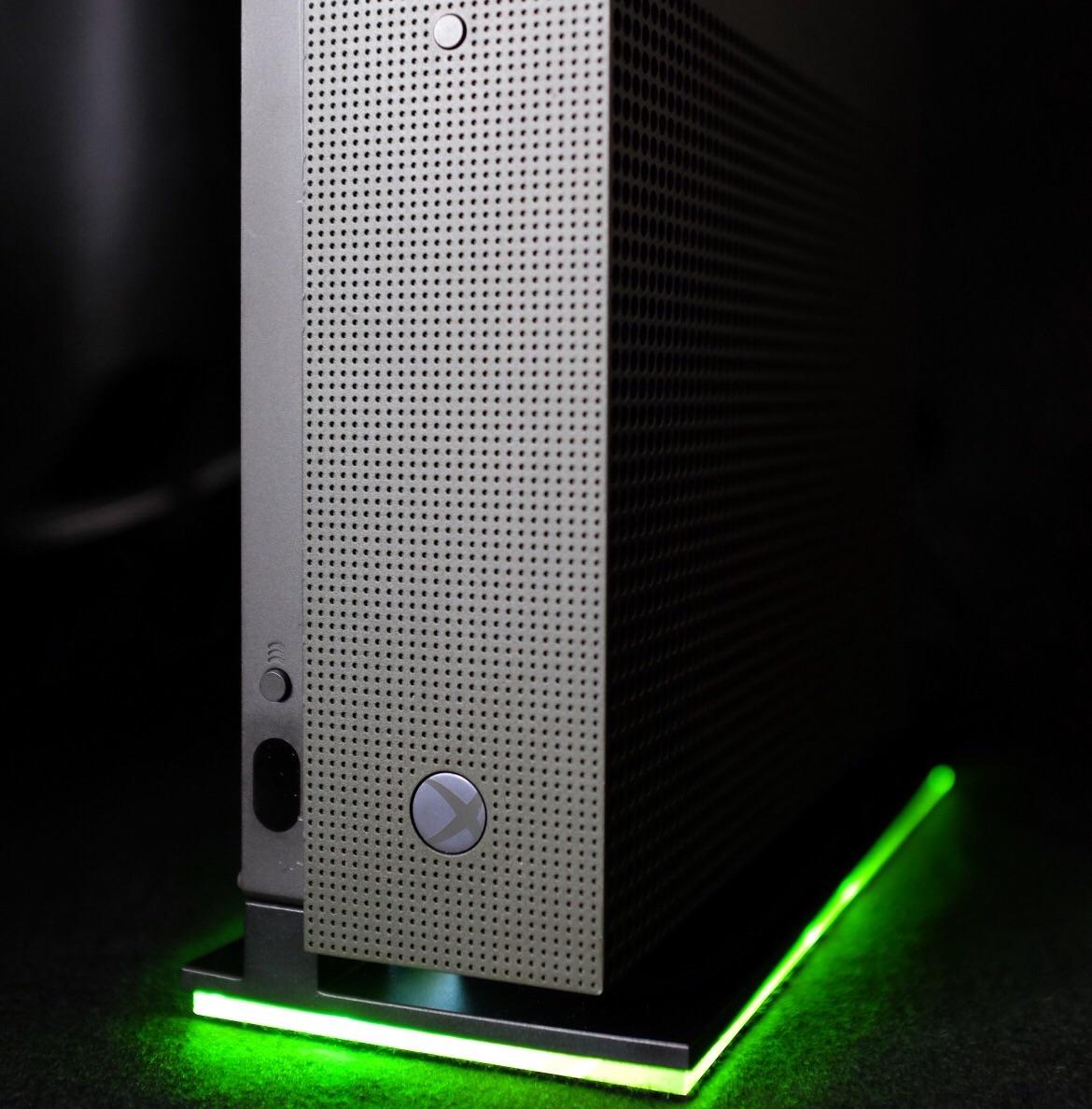 This Guy Made a Light Stand For the Xbox One S, And It Looks Awesome