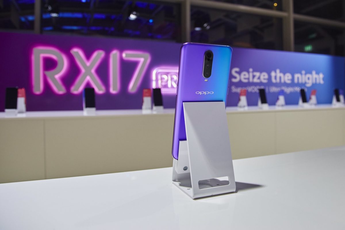 Oppo-R17-Blue-Purple-Gradient-Rear-Back-Event