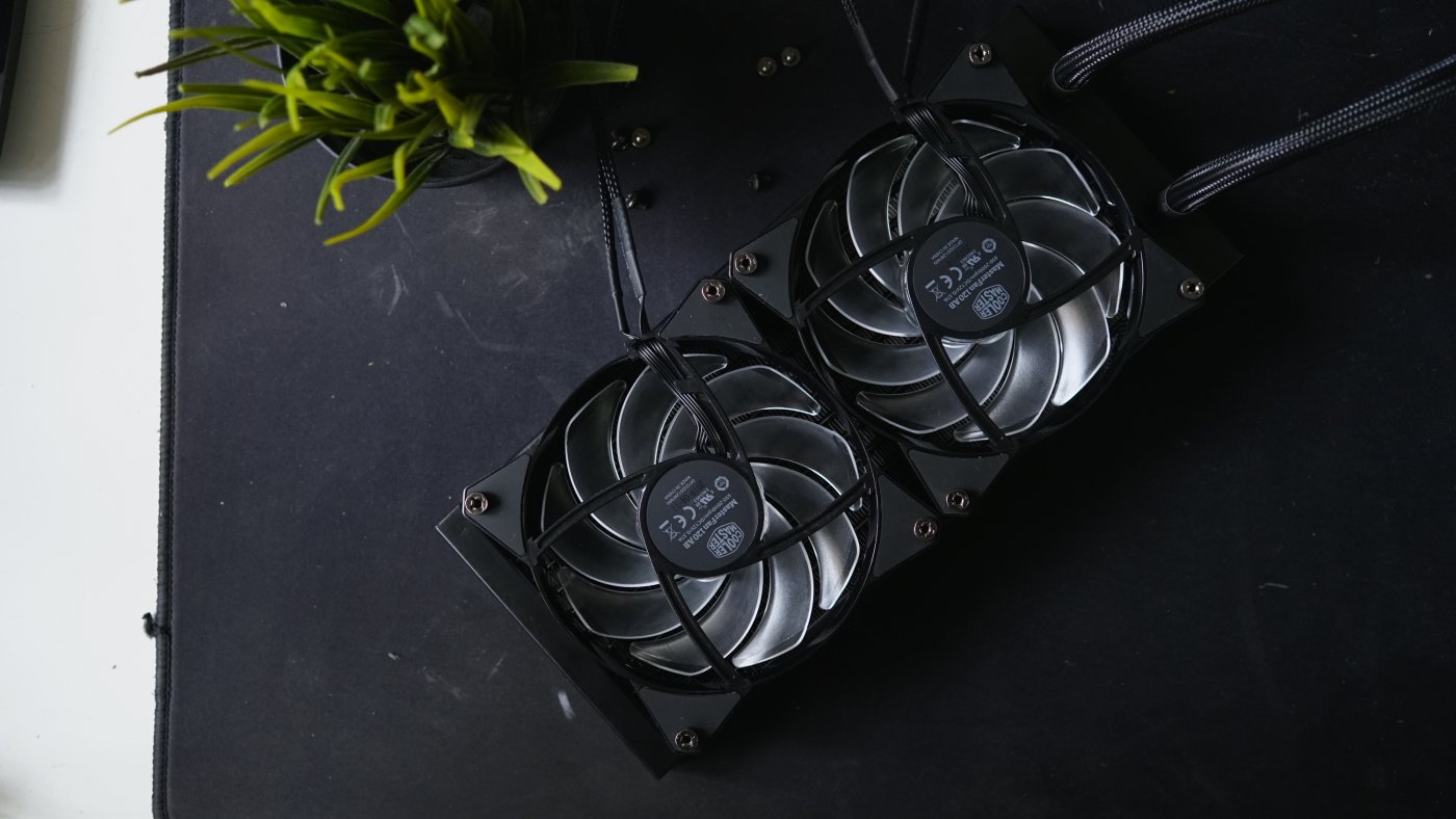 Cooler-Master-ML240L-RGB-Liquid-CPU-Cooler (37)