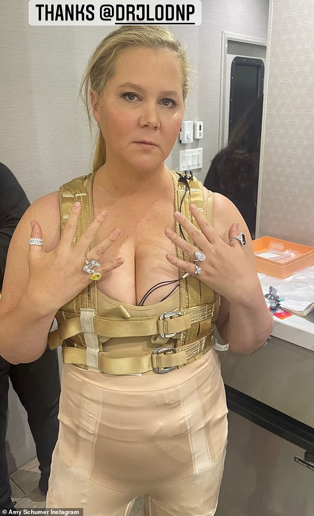 Amy-Schumer-shares-behind-the-scenes-snaps-from-the-Oscars