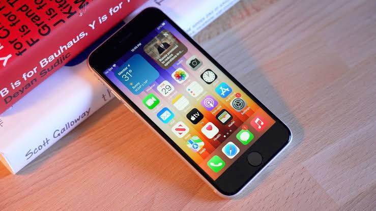 Has Apple Just launched a replica of it’s previous 2020 Smartphone?