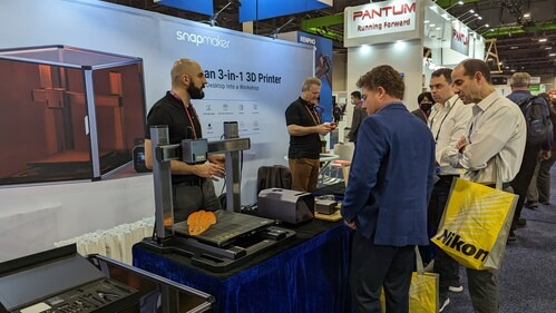 Visitors_experiencing_Snapmaker Snapmaker Artisan and J1 Makes an Impressive Pivot at CES 2023