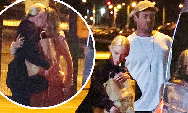 Chris Hemsworth thanks wife Elsa Pataky Chris Hemsworth thanks wife Elsa Pataky