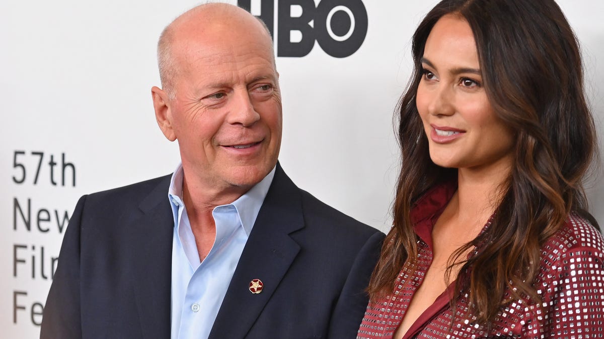 bruce-willis-wife-emma-heming-willis-caretakers-8158.jpeg