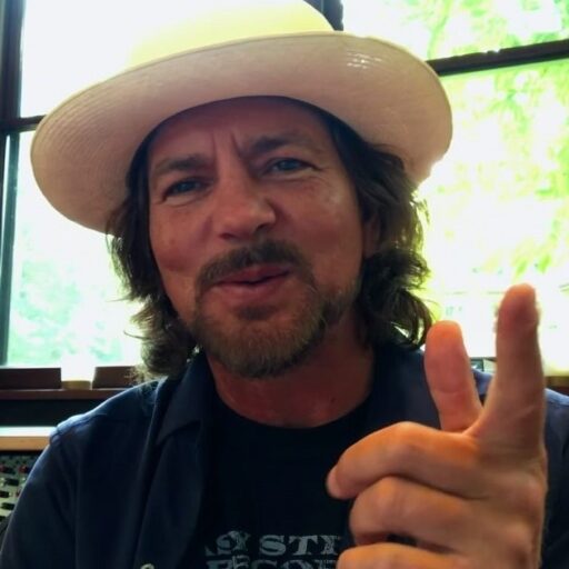 eddie-vedder-jack-white-rockin-free-world-japan-4907.jpeg