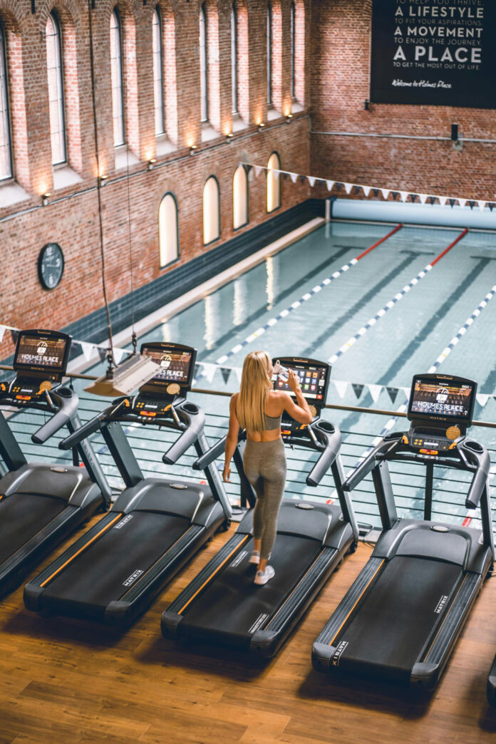 jennifer-anistons-15-15-15-workout-6739