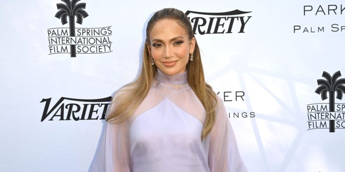 jennifer-lopez-ben-affleck-jennifer-garner-hugging-2093