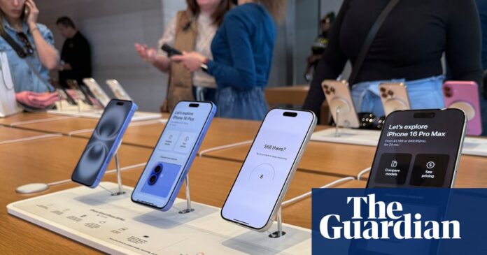apple-india-iphone-tariffs-loom-0681