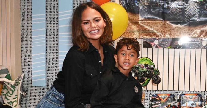 chrissy-teigen-miles-diabetes-4644