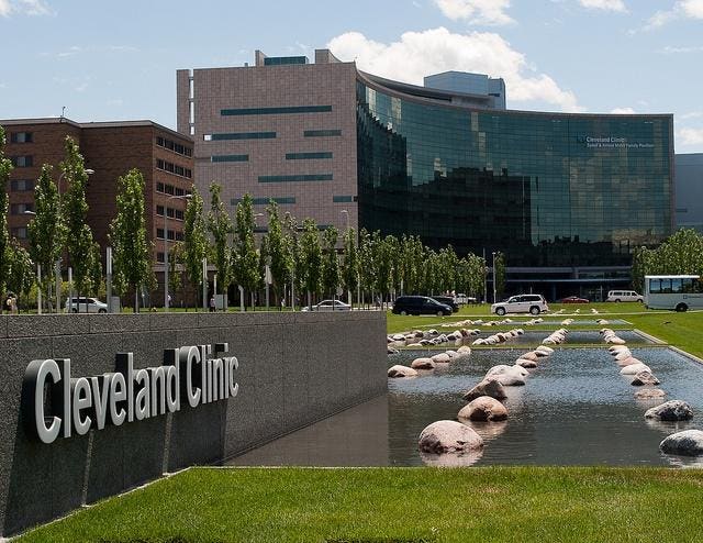 cleveland-clinic-technology-adoption-challenges-1074