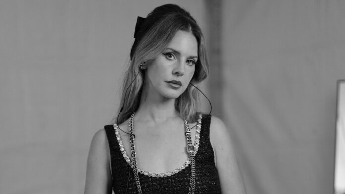 lana-del-rey-paris-performance-8206