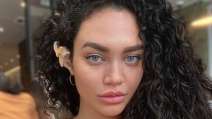 white-lotus-aimee-lou-wood-feud-0444