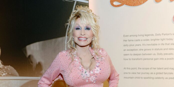 dolly-parton-just-redefined-80-with-a-da-1768890893556