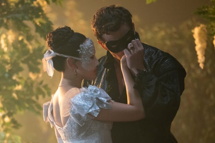 bridgerton-s-luke-thompson-just-admitted-1772525331705